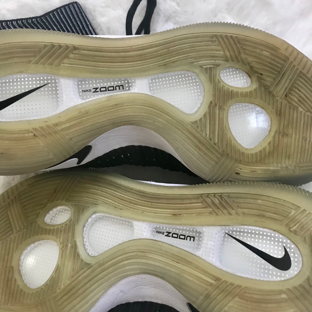 Nike Hyperdunk 2016 Flyknit Zoom Gray Sneakers - Picture 4 of 15